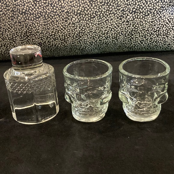 Set of three Mac bolt shot glasses. - Picture 3 of 3